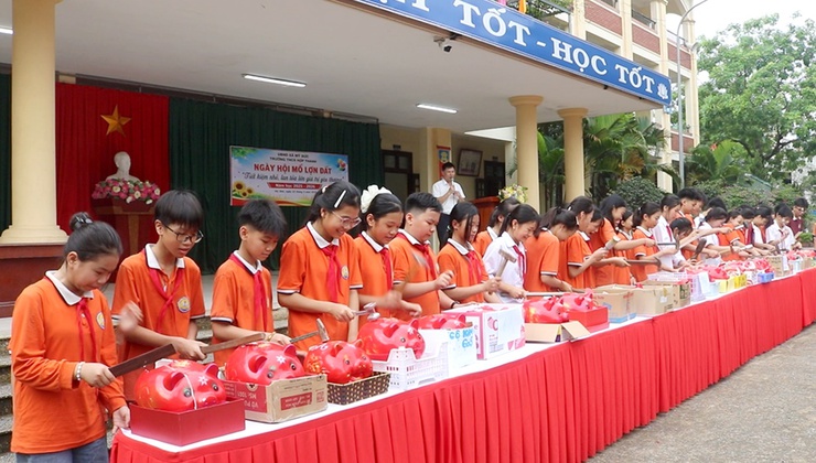 Náo nức ngày hội mổ lợn đất của thầy và trò trường THCS Hợp Thanh - Ảnh 5.