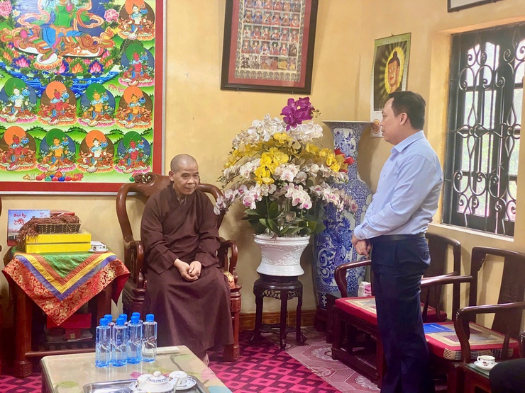 Phường Thanh Liệt thăm, tặng quà các tự viện trên địa bàn nhân dịp Đại lễ Phật đản năm 2026- Ảnh 1.