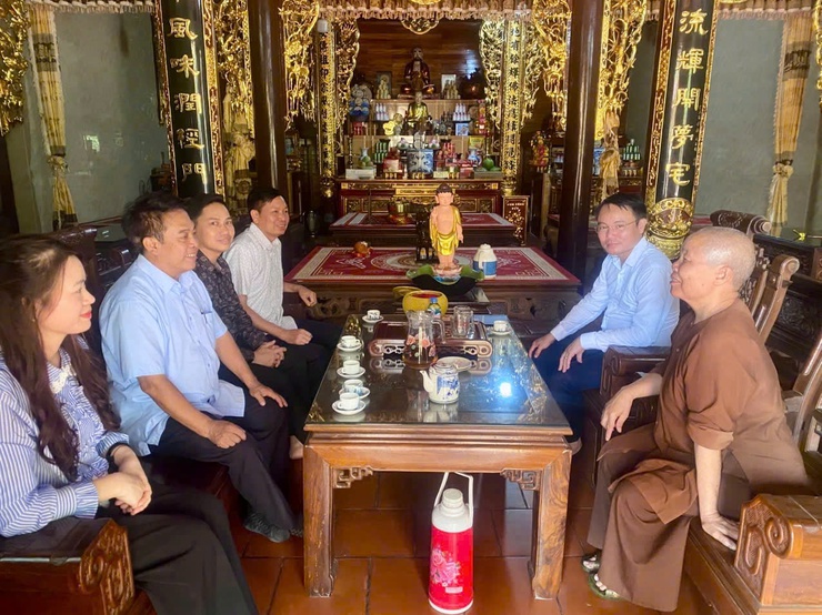 Phường Thanh Liệt thăm, tặng quà các tự viện trên địa bàn nhân dịp Đại lễ Phật đản năm 2026- Ảnh 4.