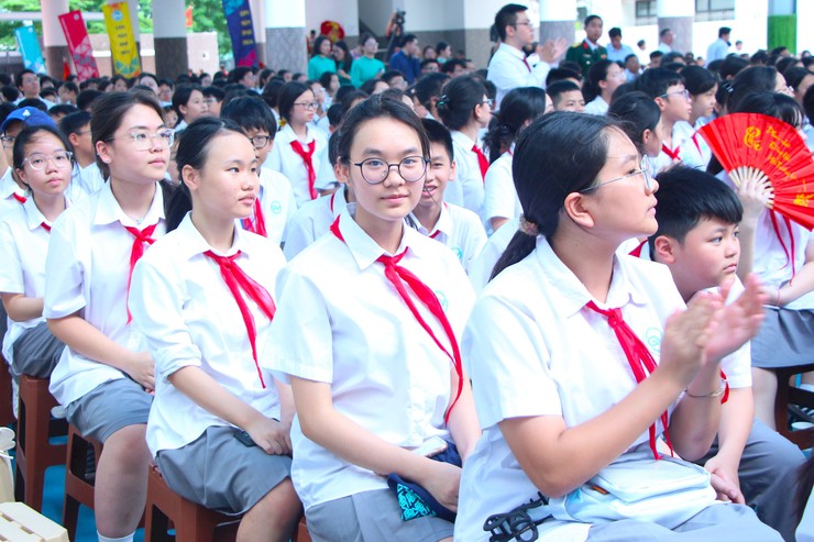 Lễ khánh thành và gắn biển công trình trường THCS Giảng Võ 2 định hướng chất lượng cao- Ảnh 5.