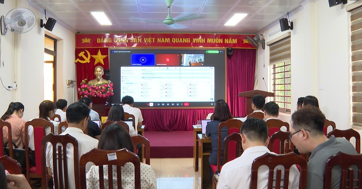 Ban Thường vụ Đảng ủy xã Hát Môn tổ chức Hội nghị trao đổi kỹ năng, thực hành ứng dụng nền tảng số HanoiWork trong thực thi công vụ.- Ảnh 2.