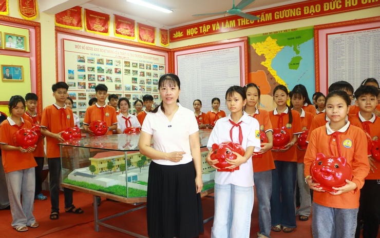 Náo nức ngày hội mổ lợn đất của thầy và trò trường THCS Hợp Thanh - Ảnh 1.