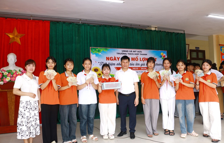 Náo nức ngày hội mổ lợn đất của thầy và trò trường THCS Hợp Thanh - Ảnh 6.