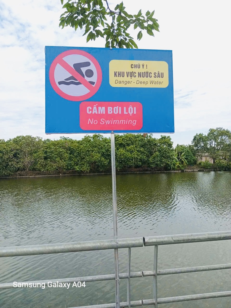 Xã Phúc Lộc chủ động cắm biển cảnh báo tại khu vực ao, hồ, hố sâu nguy hiểm- Ảnh 3.