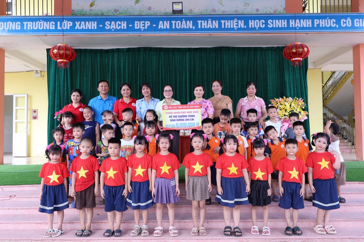 HỘI CHỮ THẬP ĐỎ XÃ VÂN ĐÌNH TRAO TẶNG QUÀ CHƯƠNG TRÌNH “DINH DƯỠNG CHO EM” NĂM 2026- Ảnh 2.