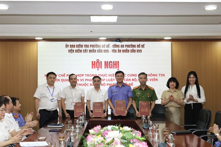 Ủy ban Kiểm tra Đảng ủy phường Bồ Đề ký kết quy chế phối hợp với các cơ quan nội chính: Siết chặt kỷ luật Đảng, tuyệt đối "không có vùng cấm"- Ảnh 4.