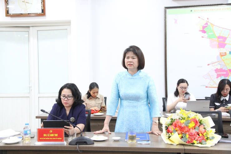 Đảng ủy phường Xuân Phương tổ chức Hội nghị công bố và trao quyết định bổ nhiệm lại Hiệu trưởng Trường THCS Nam Từ Liêm- Ảnh 6.