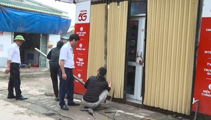 Phúc Thọ quyết liệt xử lý vi phạm trật tự đô thị tại chợ Me, trả lại hành lang giao thông thông thoáng cho nhân dân- Ảnh 5.