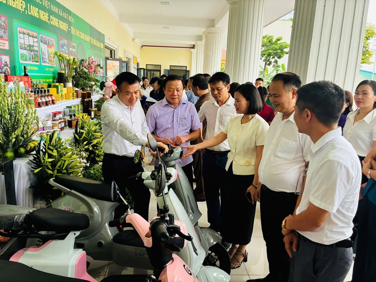 Xã Hát Môn ra mắt Fanpage “Diễn đàn việc làm”, kết nối tuyển dụng và hỗ trợ khởi nghiệp- Ảnh 2.