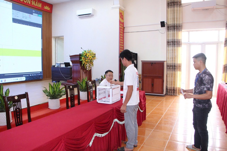 UBND xã Phú Nghĩa tổ chức thành công  phiên đấu giá quyền sử dụng đất công ích cho thuê sản xuất nông nghiệp - Ảnh 4.