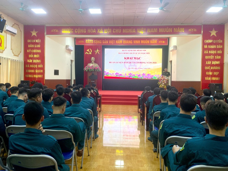 Ban Chỉ huy Quân sự xã Ngọc Hồi tổ chức Khai mạc huấn luyện Dân quân cơ động năm 2026- Ảnh 1.