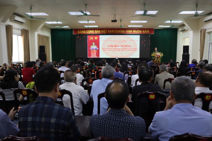 Trung tâm Chính trị phường Từ Liêm tổ chức Lớp bồi dưỡng chuyên đề về giáo dục đạo đức cách mạng cho cán bộ, đảng viên trong thời kỳ mới- Ảnh 3.