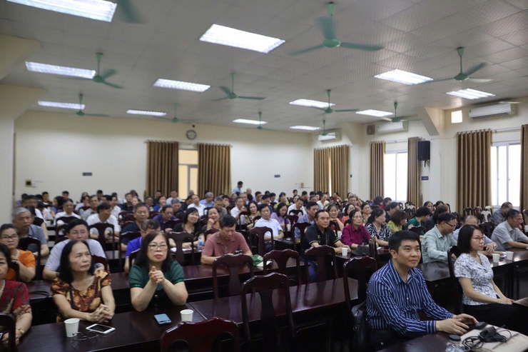 Trung tâm Chính trị phường Từ Liêm tổ chức Lớp bồi dưỡng chuyên đề về giáo dục đạo đức cách mạng cho cán bộ, đảng viên trong thời kỳ mới- Ảnh 1.