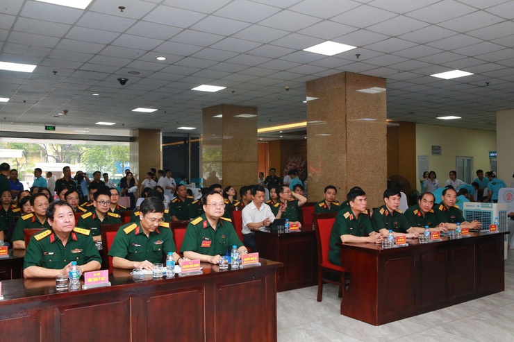 570 đơn vị máu được tiếp nhận tại Chương trình 'Sẻ chia giọt máu hồng'- Ảnh 1.