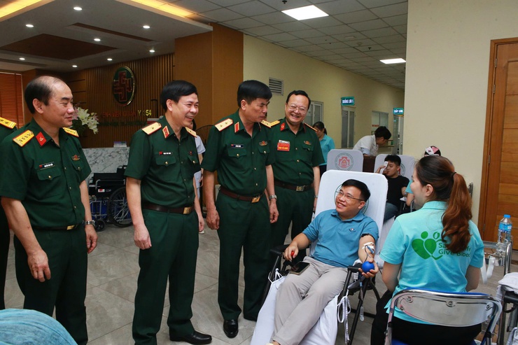 570 đơn vị máu được tiếp nhận tại Chương trình 'Sẻ chia giọt máu hồng'- Ảnh 3.