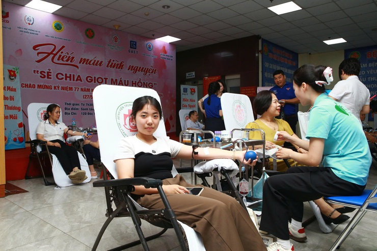 570 đơn vị máu được tiếp nhận tại Chương trình 'Sẻ chia giọt máu hồng'- Ảnh 5.