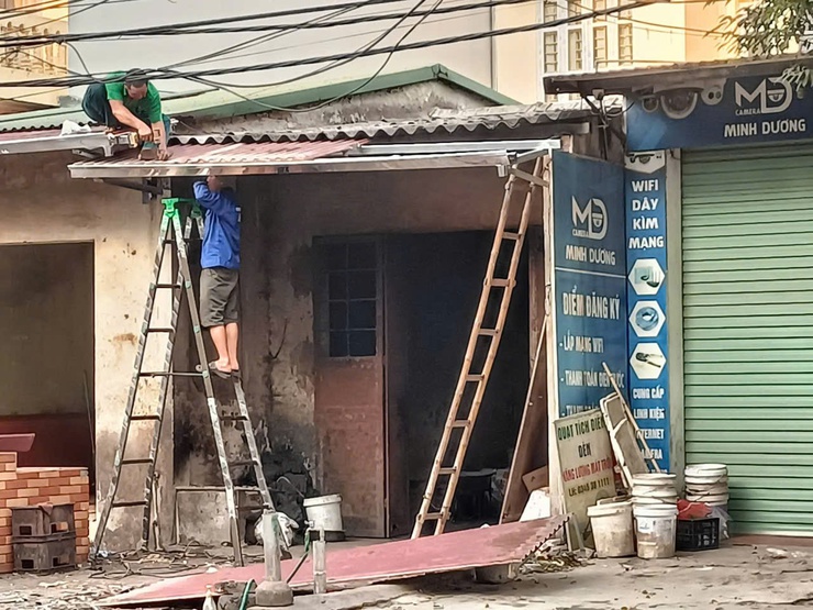 Người dân và lực lượng chức năng khẩn trương giải phóng mặt bằng phục vụ Dự án nâng cấp, mở rộng Quốc lộ 21B- Ảnh 4.