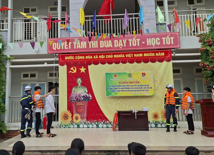 Kỹ năng phòng cháy chữa cháy và cứu nạn cứu hộ; Phòng chống tai nạn thương tích, đuối nước- Ảnh 4.