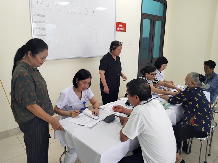 Trạm Y tế phường Chương Mỹ tổ chức tư vấn, khám sức khỏe cho người cao tuổi năm 2026- Ảnh 3.