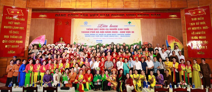 Hội Người cao tuổi xã Ứng Thiên tham dự Liên hoan tiếng hát dân ca Người cao tuổi khu vực III thành phố Hà Nội- Ảnh 1.