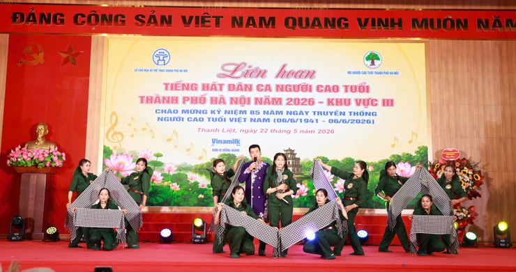 Hội Người cao tuổi xã Ứng Thiên tham dự Liên hoan tiếng hát dân ca Người cao tuổi khu vực III thành phố Hà Nội- Ảnh 3.