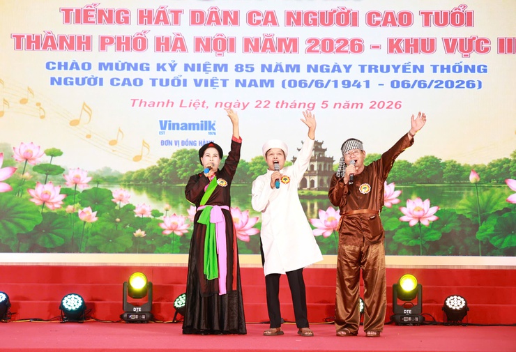 Hội Người cao tuổi xã Ứng Thiên tham dự Liên hoan tiếng hát dân ca Người cao tuổi khu vực III thành phố Hà Nội- Ảnh 2.