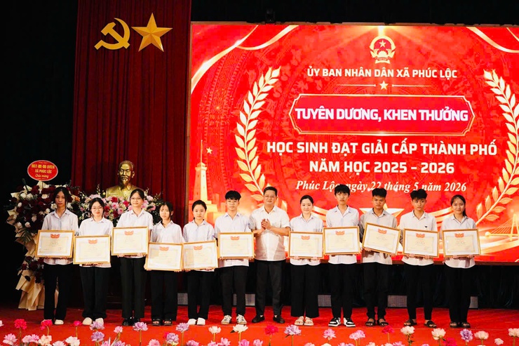 Phúc Lộc tuyên dương, khen thưởng cho 270 học sinh có thành tích tiêu biểu xuất sắc năm học 2025 - 2026- Ảnh 10.