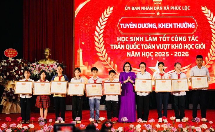 Phúc Lộc tuyên dương, khen thưởng cho 270 học sinh có thành tích tiêu biểu xuất sắc năm học 2025 - 2026- Ảnh 13.