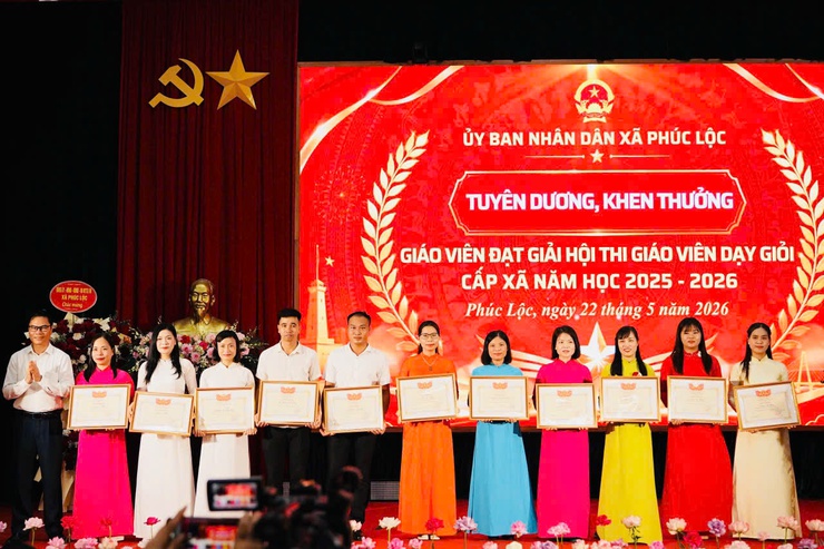 Phúc Lộc tuyên dương, khen thưởng cho 270 học sinh có thành tích tiêu biểu xuất sắc năm học 2025 - 2026- Ảnh 15.