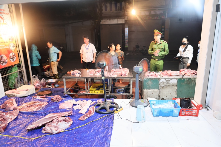 Quảng Bị quản lý giết mổ, từng bước xóa bỏ cơ sở nhỏ lẻ không bảo đảm an toàn thực phẩm- Ảnh 1.