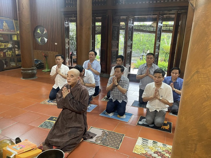 Lãnh đạo xã Ứng Thiên dâng hương, chúc mừng Đại lễ Phật đản Phật lịch 2570 – Dương lịch 2026- Ảnh 2.