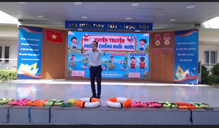PHƯỜNG BỒ ĐỀ TẬP HUẤN CHUYÊN ĐỀ: "Ở NHÀ AN TOÀN - KHÔNG TAI NẠN THƯƠNG TÍCH - ĐÓN MÙA HÈ BỔ ÍCH" CHO GẦN 30 NGHÌN HỌC SINH TẠI CÁC ĐIỂM TRƯỜNG.- Ảnh 2.