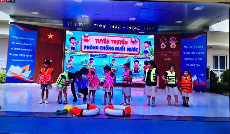 PHƯỜNG BỒ ĐỀ TẬP HUẤN CHUYÊN ĐỀ: "Ở NHÀ AN TOÀN - KHÔNG TAI NẠN THƯƠNG TÍCH - ĐÓN MÙA HÈ BỔ ÍCH" CHO GẦN 30 NGHÌN HỌC SINH TẠI CÁC ĐIỂM TRƯỜNG.- Ảnh 3.