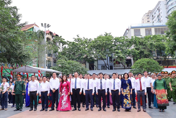 Khắc ghi công lao đồng chí Hoàng Văn Thụ - Phường Tương Mai long trọng tổ chức Lễ dâng hương tưởng niệm- Ảnh 2.
