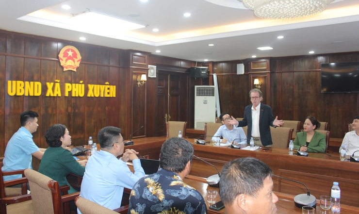 Phú Xuyên phối hợp tổ chức chương trình trao tặng mũ bảo hiểm thuộc chiến dịch “Power of No”- Ảnh 2.