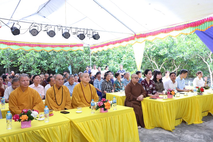 ĐẢNG ỦY - HĐND - UBND XÃ VÂN ĐÌNH DỰ, CHÚC MỪNG ĐẠI LỄ PHẬT ĐẢN PHẬT LỊCH 2570 TẠI CHÙA VĨNH PHÚC- Ảnh 1.