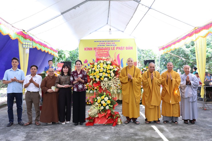 ĐẢNG ỦY - HĐND - UBND XÃ VÂN ĐÌNH DỰ, CHÚC MỪNG ĐẠI LỄ PHẬT ĐẢN PHẬT LỊCH 2570 TẠI CHÙA VĨNH PHÚC- Ảnh 2.