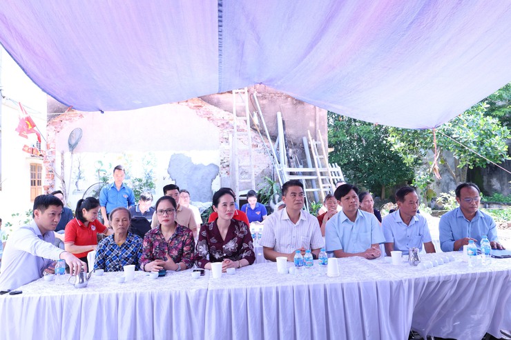 SỞ CÔNG THƯƠNG THÀNH PHỐ HÀ NỘI PHỐI HỢP HỖ TRỢ 100 TRIỆU ĐỒNG XÂY DỰNG “NHÀ CHỮ THẬP ĐỎ” CHO HỘ KHÓ KHĂN TẠI XÃ VÂN ĐÌNH- Ảnh 1.