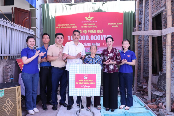 SỞ CÔNG THƯƠNG THÀNH PHỐ HÀ NỘI PHỐI HỢP HỖ TRỢ 100 TRIỆU ĐỒNG XÂY DỰNG “NHÀ CHỮ THẬP ĐỎ” CHO HỘ KHÓ KHĂN TẠI XÃ VÂN ĐÌNH- Ảnh 6.
