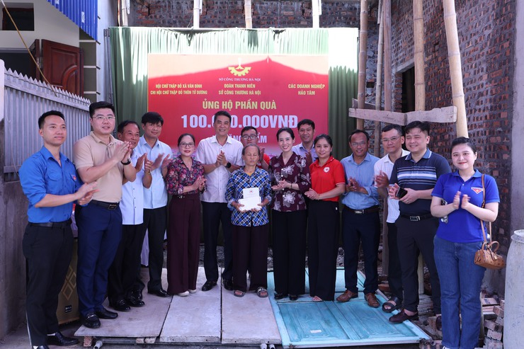 SỞ CÔNG THƯƠNG THÀNH PHỐ HÀ NỘI PHỐI HỢP HỖ TRỢ 100 TRIỆU ĐỒNG XÂY DỰNG “NHÀ CHỮ THẬP ĐỎ” CHO HỘ KHÓ KHĂN TẠI XÃ VÂN ĐÌNH- Ảnh 3.