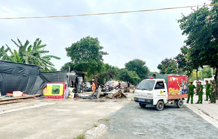 Phường Yên Nghĩa quyết tâm chấm dứt tình trạng bãi xe trái phép trên đất nông nghiệp- Ảnh 1.