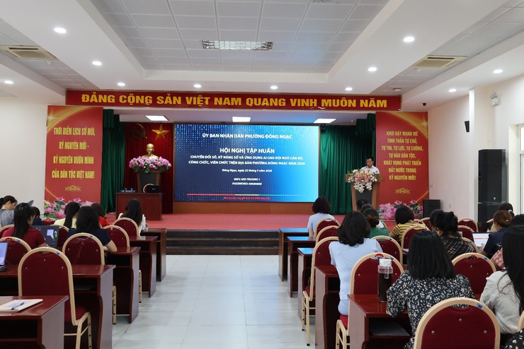 Phường Đông Ngạc tổ chức tập huấn ứng dụng AI cho cán bộ, công chức, viên chức, người lao động- Ảnh 1.