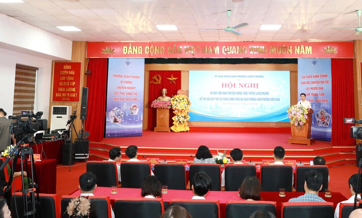 Phường Xuân Phương ra mắt mô hình truyền thông trực tuyến hỗ trợ giải đáp thủ tục hành chính- Ảnh 1.