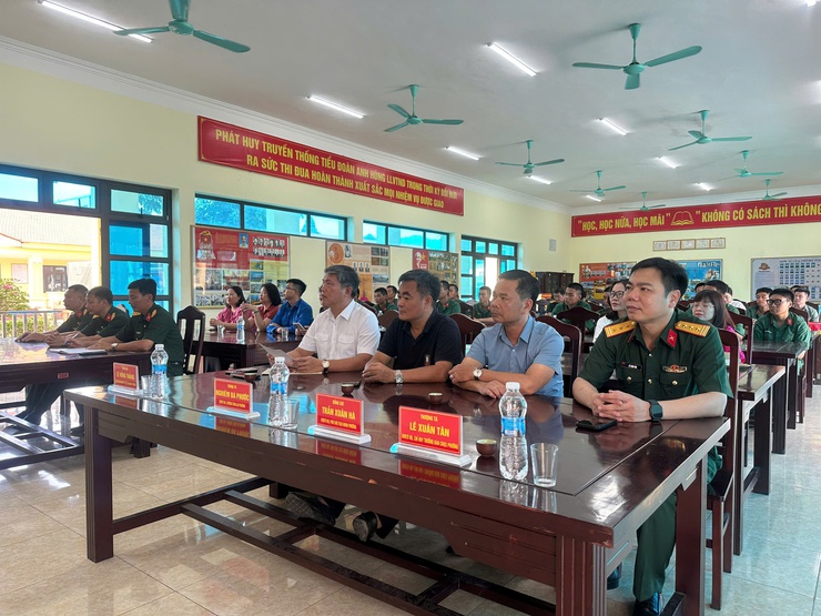 PHƯỜNG HỒNG HÀ TỔ CHỨC GẶP MẶT, ĐỘNG VIÊN VÀ TẶNG QUÀ CHIẾN SĨ MỚI NHẬP NGŨ NĂM 2026- Ảnh 1.
