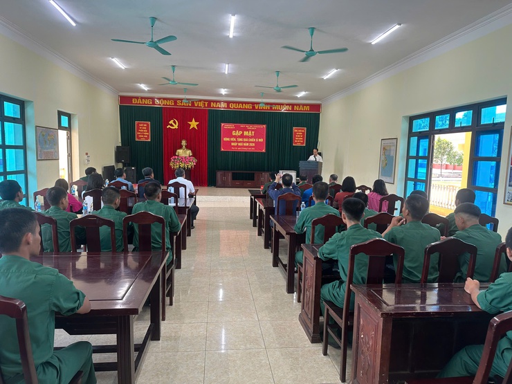 PHƯỜNG HỒNG HÀ TỔ CHỨC GẶP MẶT, ĐỘNG VIÊN VÀ TẶNG QUÀ CHIẾN SĨ MỚI NHẬP NGŨ NĂM 2026- Ảnh 4.
