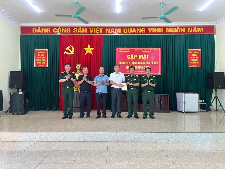 PHƯỜNG HỒNG HÀ TỔ CHỨC GẶP MẶT, ĐỘNG VIÊN VÀ TẶNG QUÀ CHIẾN SĨ MỚI NHẬP NGŨ NĂM 2026- Ảnh 5.