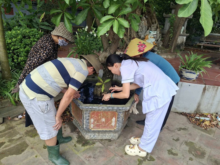 Ra quân chiến dịch vệ sinh môi trường, diệt bọ gậy phòng chống dịch bệnh sốt xuất huyết- Ảnh 1.