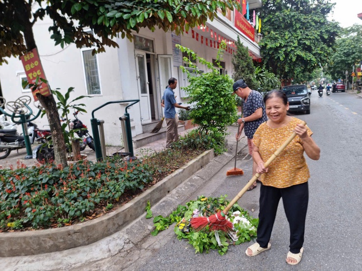 Ra quân chiến dịch vệ sinh môi trường, diệt bọ gậy phòng chống dịch bệnh sốt xuất huyết- Ảnh 6.