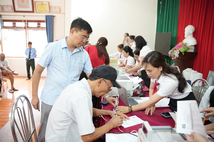 Gần 400 hộ dân thôn Triều Đông nhận kinh phí bồi thường giải phóng mặt bằng- Ảnh 1.