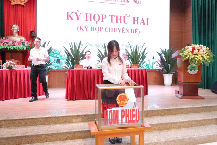 KỲ HỌP THỨ HAI HĐND XÃ QUỐC OAI QUYẾT NGHỊ NHIỀU NỘI DUNG QUAN TRỌNG CHO GIAI ĐOẠN PHÁT TRIỂN MỚI- Ảnh 11.